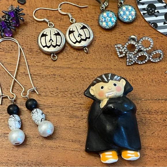 Spooky Season Halloween Assorted Earrings and Pin - Picture 11 of 11